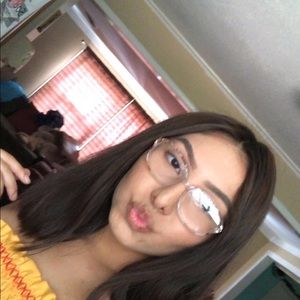 Meet your Posher, Rebecca